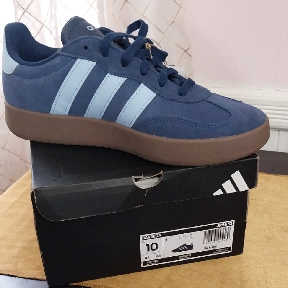 Adidas Men's Navy and Light Blue Sneakers